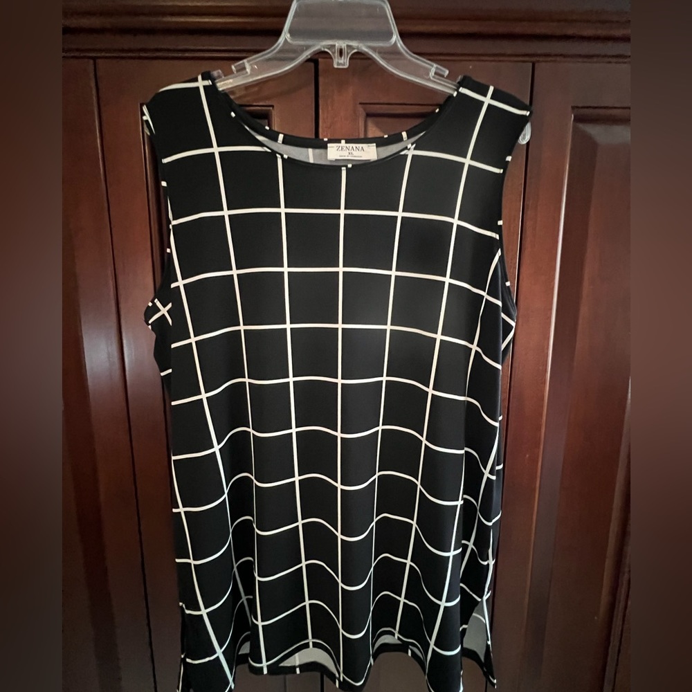 Fun tunic black and white